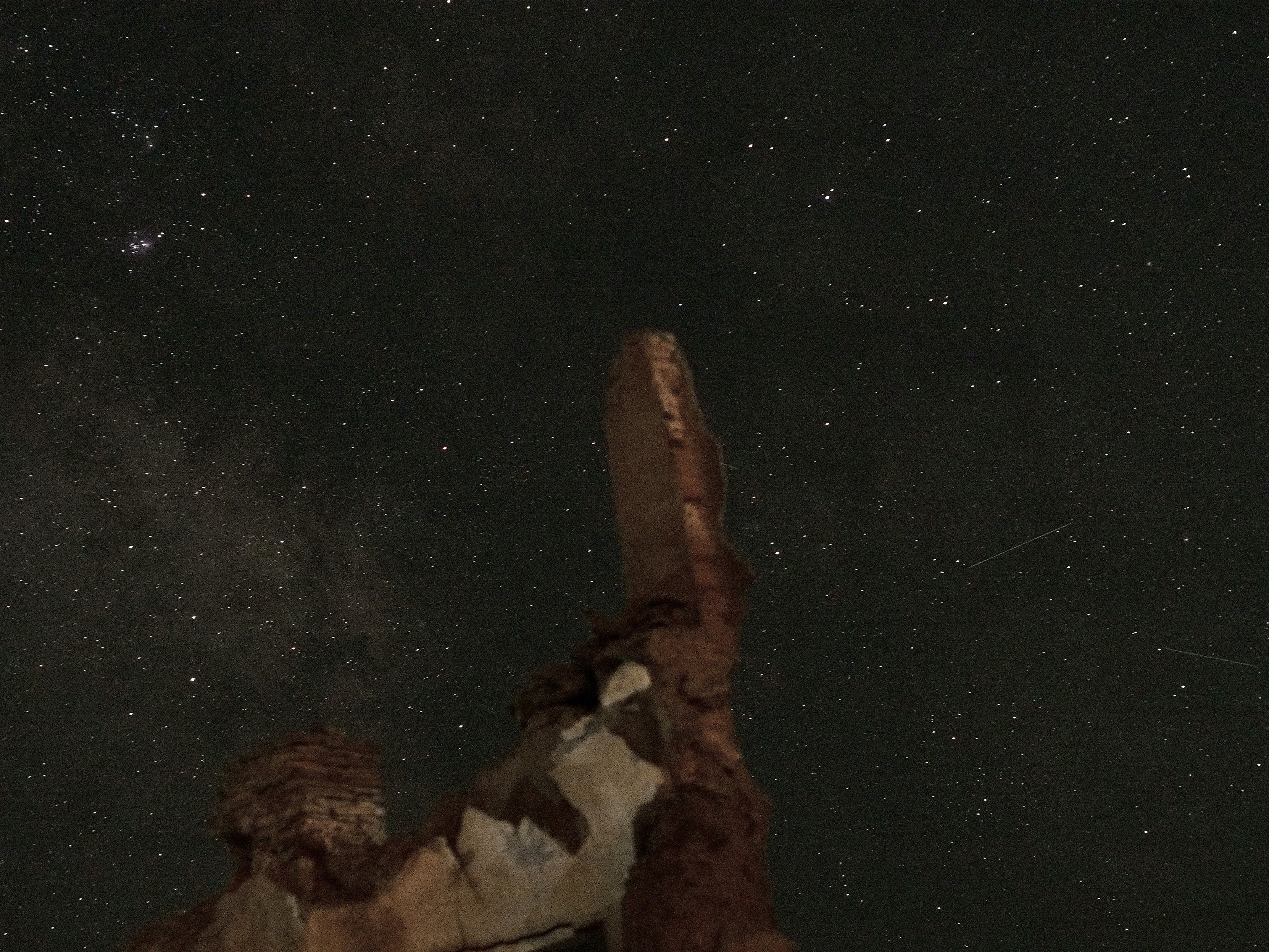 Out of focus ruin bit, with a very starry sky behind it. On this one, the stars are sharp.